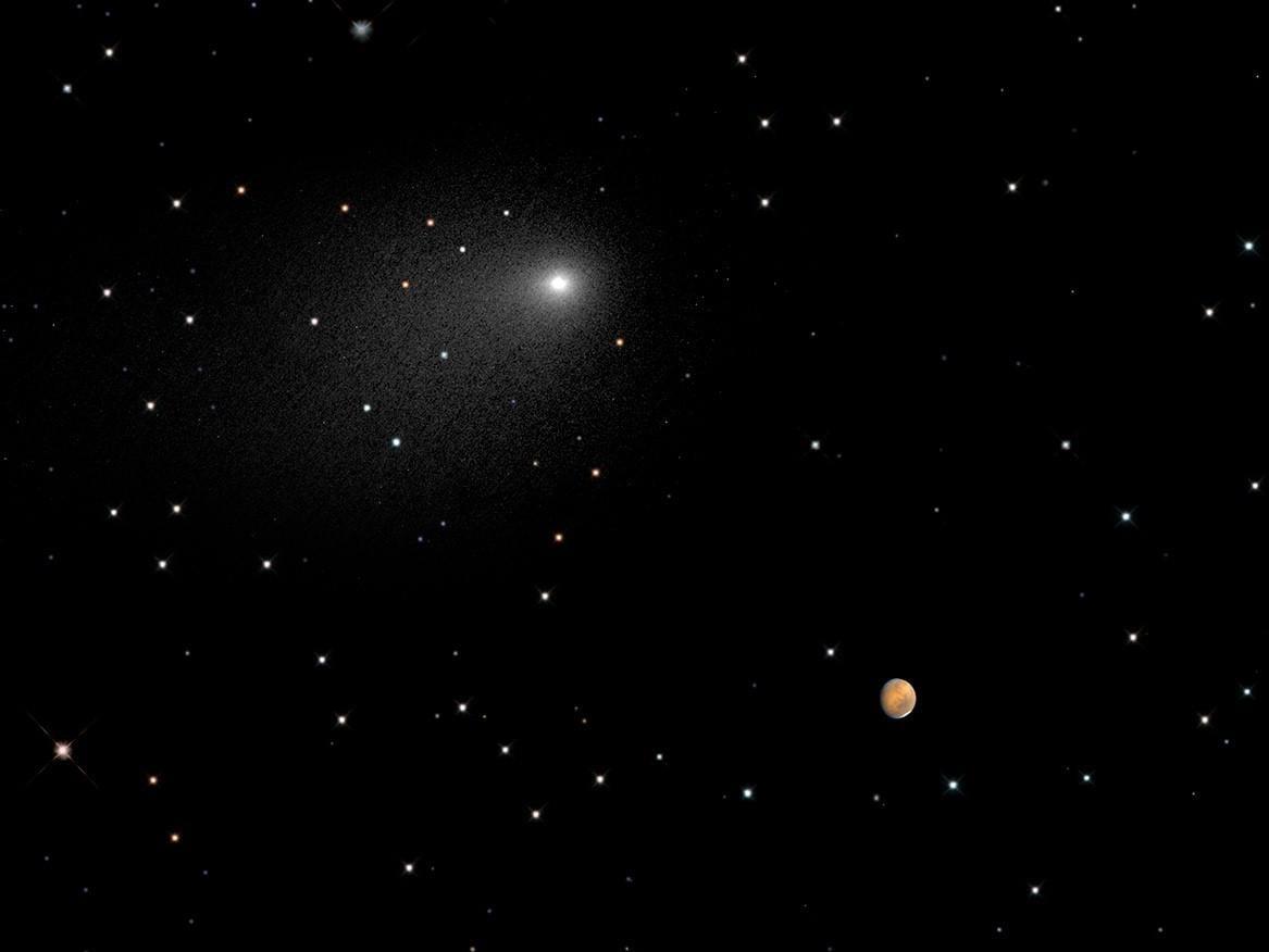 Close Encounters: Comet Siding Spring Seen Next to Mars Synthesized Image