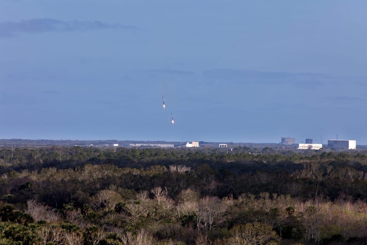 SpaceX Falcon Heavy Demo Flight - Landing