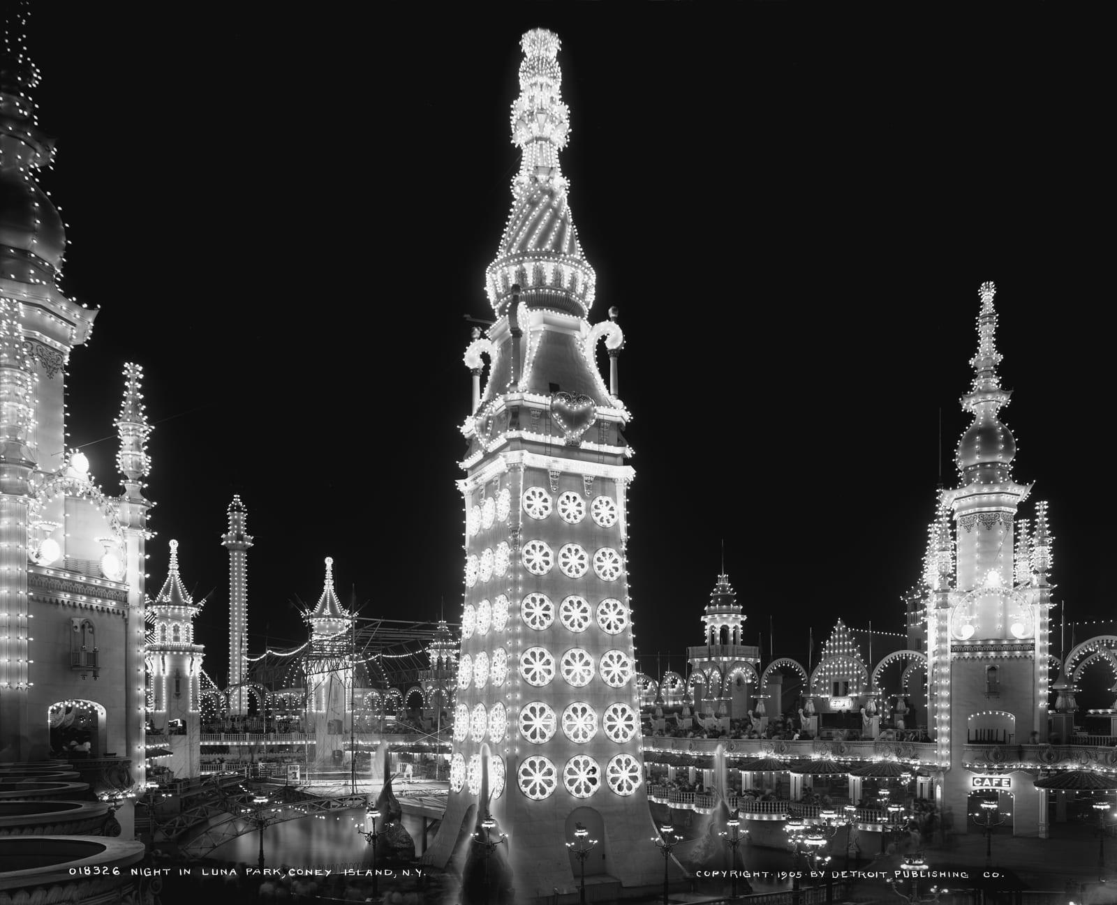Luna 9 — Night in Luna Park, Coney Island (1905)