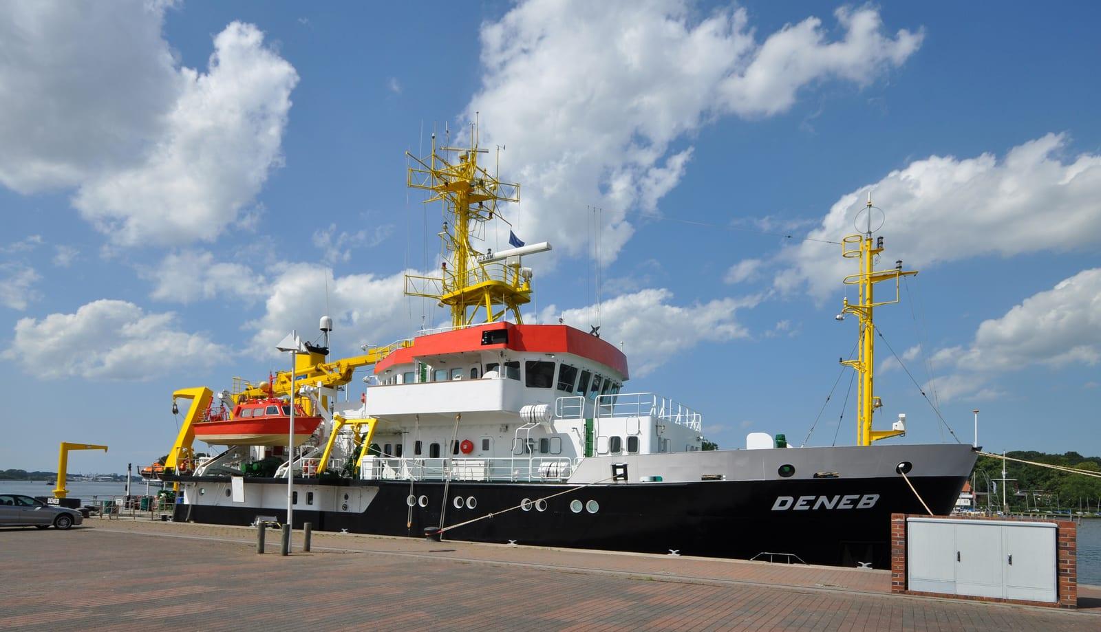 Deneb — Forschungsschiff Deneb